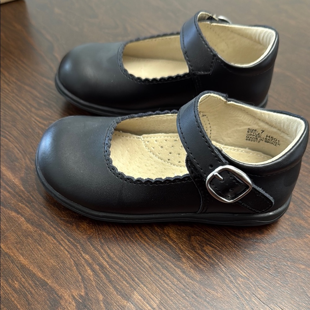 Black and Cream Dress Shoes with Adjustable Strap - Picture 4 of 7